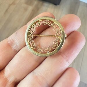 Vintage Jewelry Gold Tone Filigree Circle Round Brooch Pin